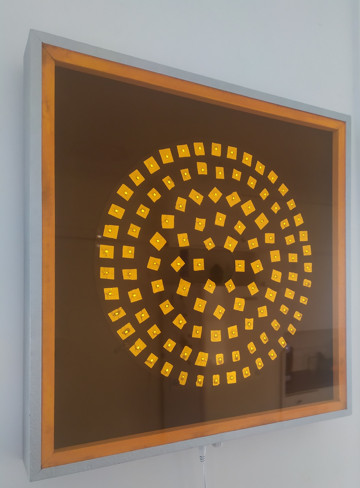 LED golden light box 3